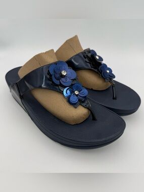 FITFLOP Lulu Flower Toe-Thong Sandals Blue Patent Embellished Flower 8 Comfort
